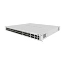 Switch de 48 puertos PoE, 4 puertos SFP+, 2 puertos QSFP+ (40Gbps), sistema operativo RouterOS, marca Mikrotik